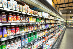 Molkereiprodukte
Ob für den Frühstückstisch oder zum Kochen – bei uns findest du alles rund um die Milch: Käse, Joghurt, Pudding, Quark, Desserts und vieles mehr. Natürlich auch vegane Alternativen und laktosefreie Produkte.