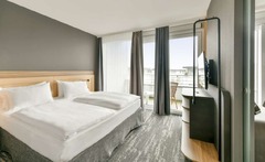 Suite - bedroom