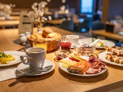 Frühstück im Restaurant tween