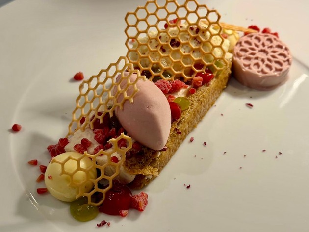 Altmanns Restaurant by Jonas Richter