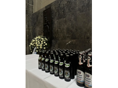 Bayerische Tradition in Flaschen: Wir bieten authentisches Catering mit regionalen Getränken für Richtfeste, Firmenevents und private Feiern in München.