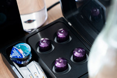 Kaffe und Wasser in jedem Zimmer - O&O Hotel Oberursel