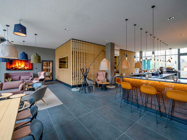 PADDOCK BAR
