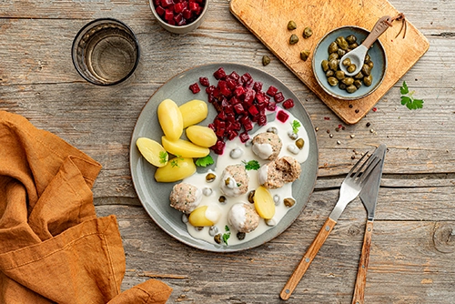 Landhausküche. Essen auf Rädern von apetito.
