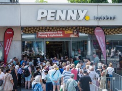 PennyxLeylaland Ludwig-Landmann-Straße 81 60488 Frankfurt 01_Eröffnung