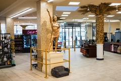 PennyxLeylaland Ludwig-Landmann-Straße 81 60488 Frankfurt 01_Statue