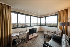Junior Suite River View Living Room