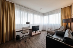 Junior Suite River View Living Room