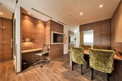 Junior Suite City View Living Room