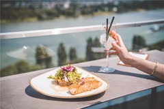 Brunch with breathtaking views of the Rhine.