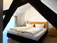 exo-hotel-franka-room