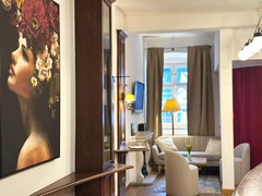 exo-hotel-franka-public2