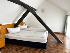 exo-hotel-franka-room