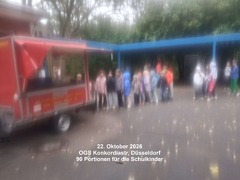 Curry-Flitzer e. K. - Schulcatering an der OGS Konkordiastraße in Düsseldorf am 22. Oktober 2026. Der mobile Cateringwagen versorgt Schulkinder vor Ort mit insgesamt 90 Portionen.