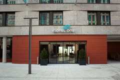 Hotel Motel One Stuttgart-Mitte - Exterior