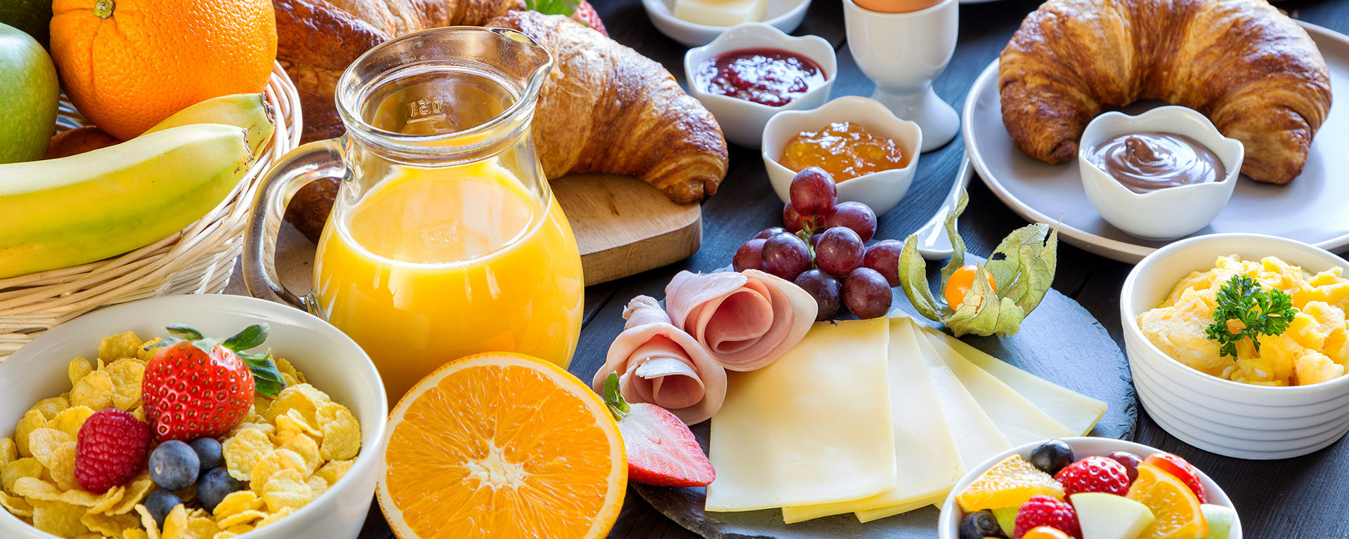 HEGAU-TOWER HOTEL : Starten Sie mit unserem Frühstücksbuffet in den Tag!