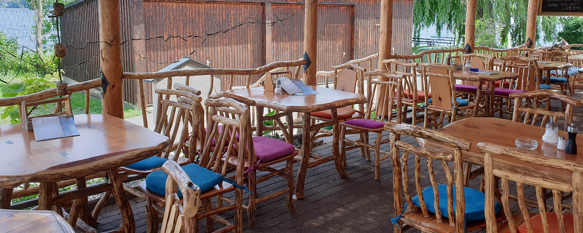 Georg's Fischerhütte Fischrestaurant: Ein charmantes, etwas eigenwilliges Fischrestaurant nahe KN
